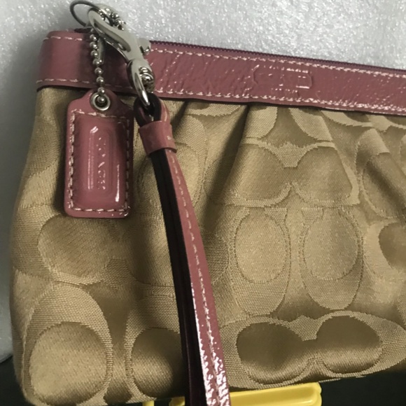 Coach Khaki/Pink Canvas Leather Signature C Corner Zip Pleated Wristlet - Picture 14 of 16